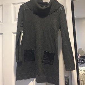 Long top/dress in grey with faux leather pockets