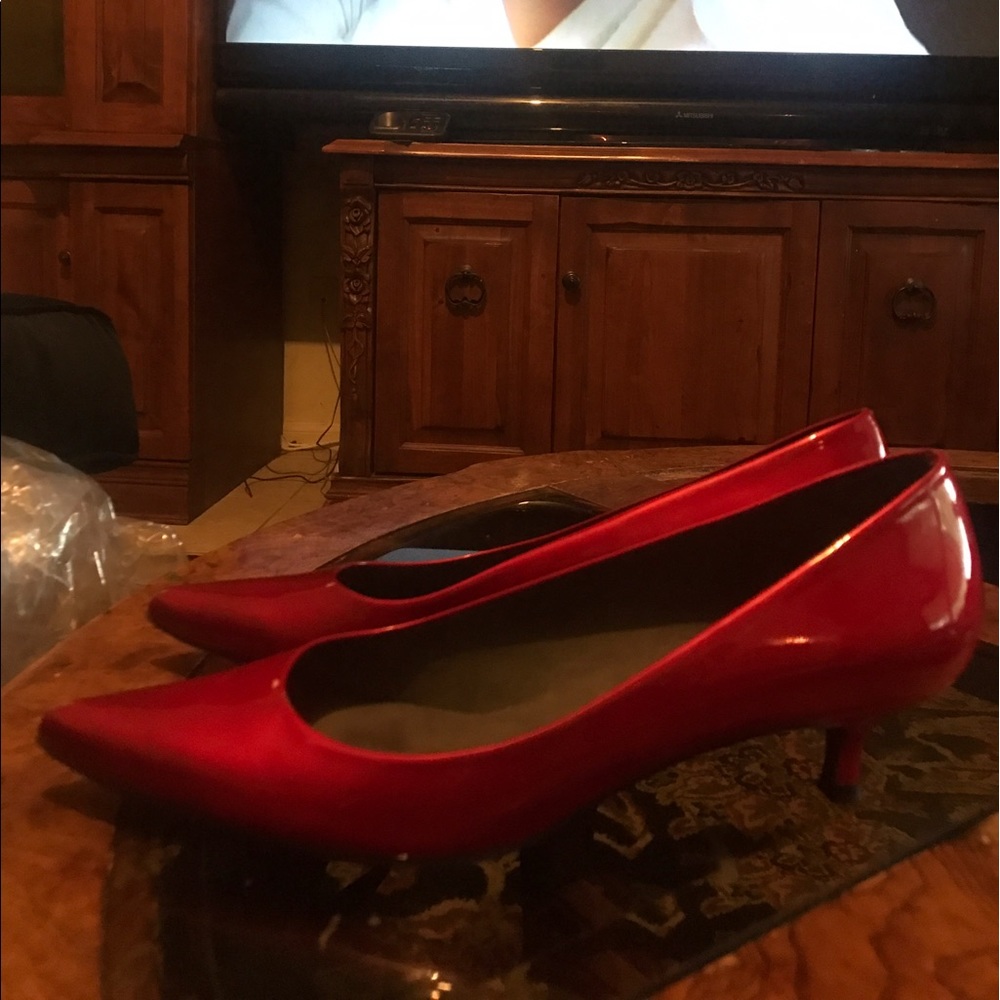 EUC!! Worn twice, red Stuart Weitzman!!