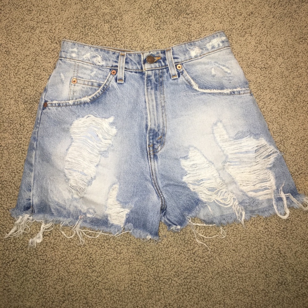 High waisted Levi denim shorts