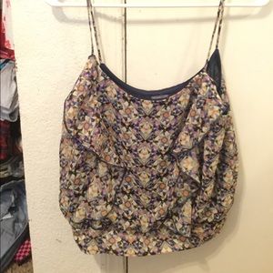 Cropped light tank top.