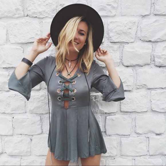 BNWT sage green lace up romper - Picture 4 of 8