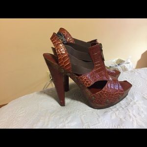 Jessica Simpson wood heel