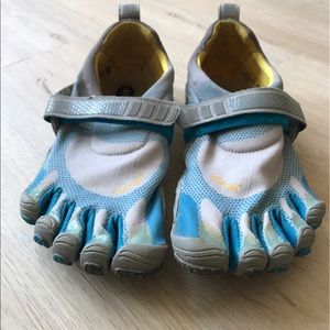 Vibram toe shoes