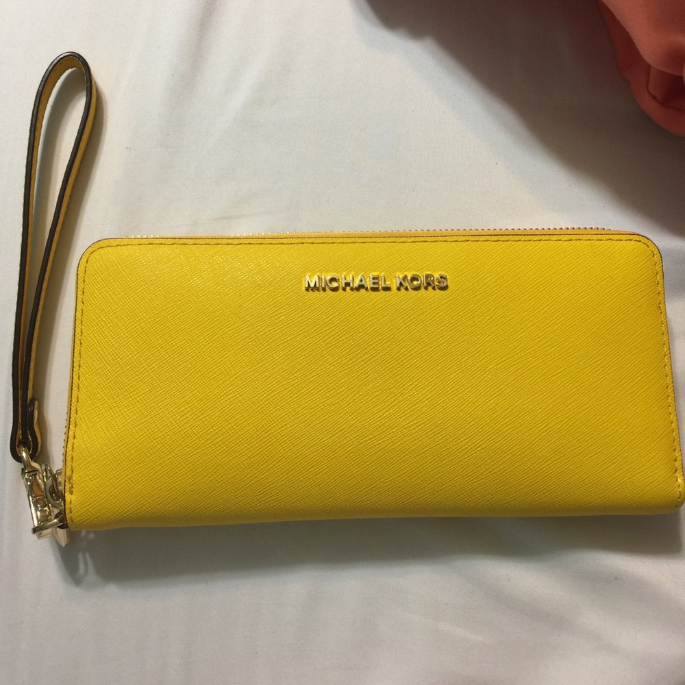 MK big wristlet
