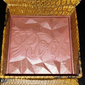 BNIB Benefit Rockateur Full Size Box O Powder!