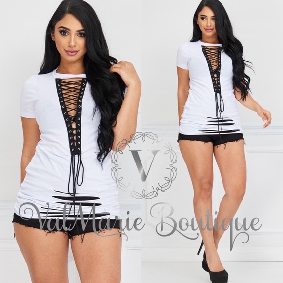 📍CLEARANCE 📍White Destroyed black lace up Tunic - Picture 2 of 4