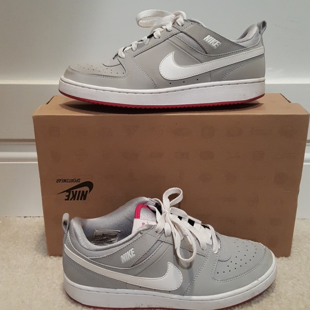 Nike convention low
