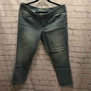 Old Navy Rockstar Skinny Jeans (Light Wash) Sz 16