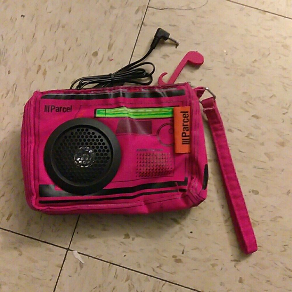 Speaker clutch