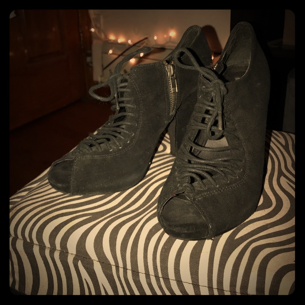 Ankle boo tie