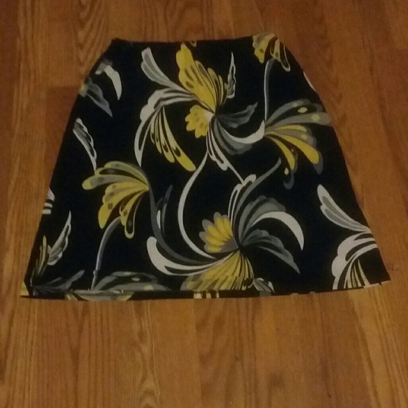 Black Floral Skirt. Small. Worn only a few times. - Picture 1 of 1