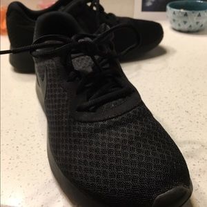 Black Nike Tanjun