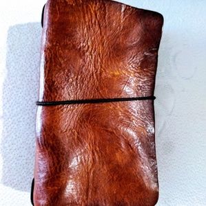 Old Trend Chestnut Nomad leather wallet