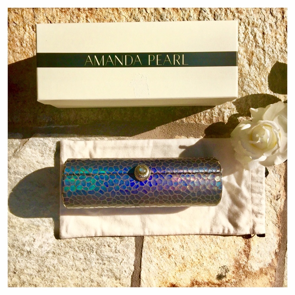 AMANDA PEARL CLUTCH
