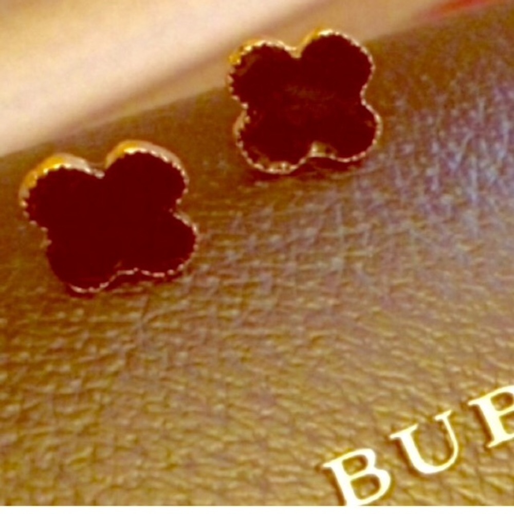 ✨Stylish black clover studs✨