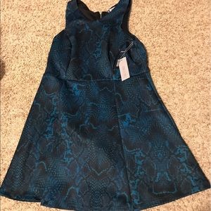 NWT.... Jennifer Lopez.. very giving