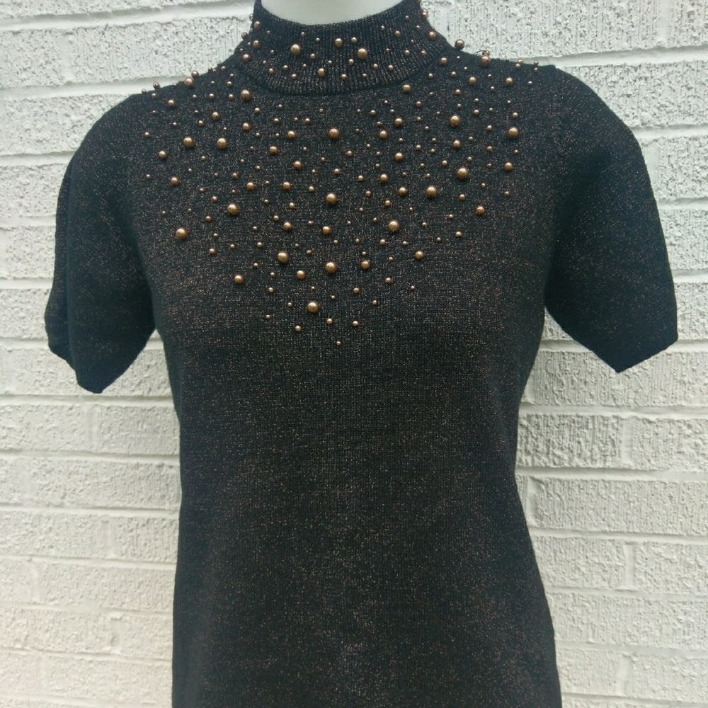Susan Graver M brown metallic knot Ss with beafs