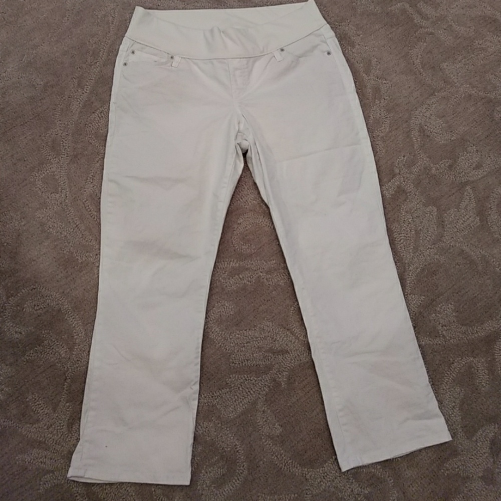 Gap maternity crops