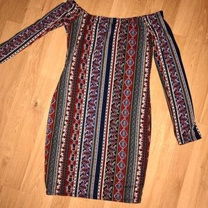 Off the shoulder long sleep patterned dress