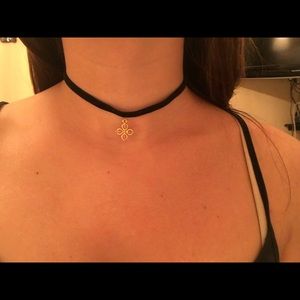 Cross choker