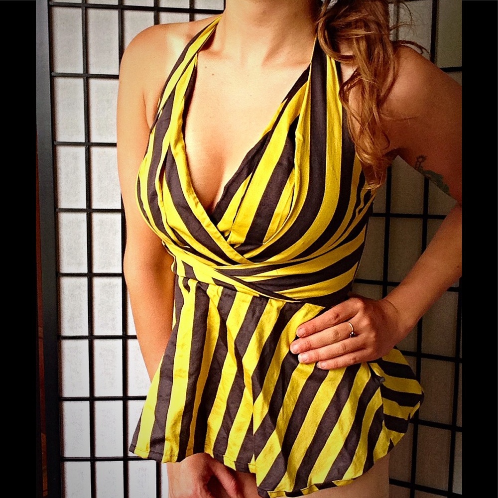 🐝 Anthropologie Peplum Halter Top 🐝