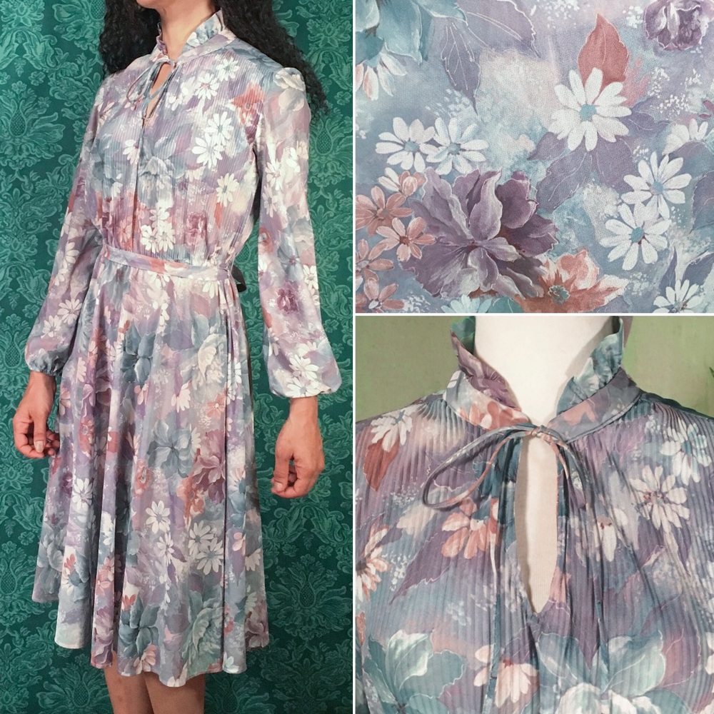 🚫SOLD🚫 Vintage tie-neck floral secretary dress
