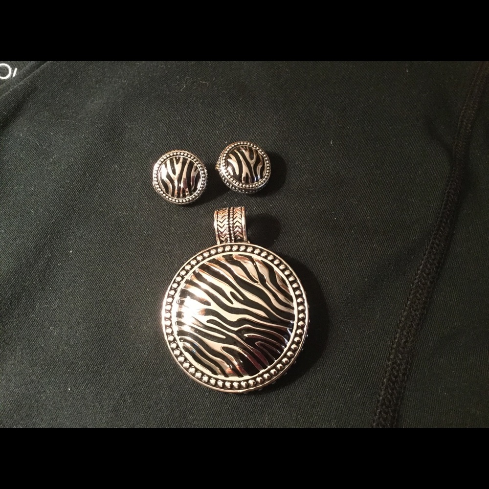 Premier Safari Enhancer and Earrings