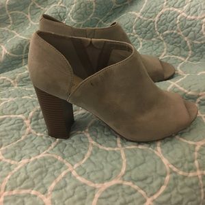 Suede grey booties sz10 Indigo Rd