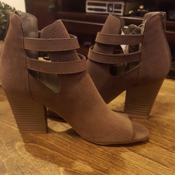 white mountain open toe booties