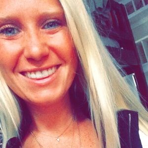 Meet your Posher, Caitlin