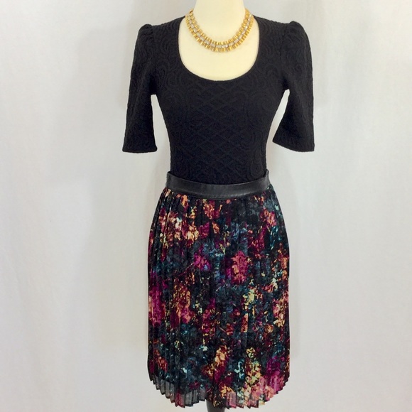 Mossimo Supply Co. Dresses & Skirts - Mossimo faux leather waist pleated floral skirt