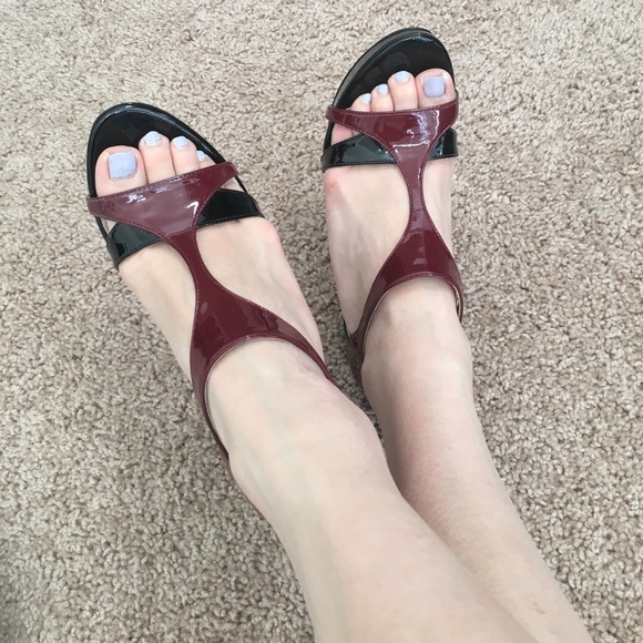 Via spiga T pumps in black/ burgandy size 6 - Picture 4 of 5