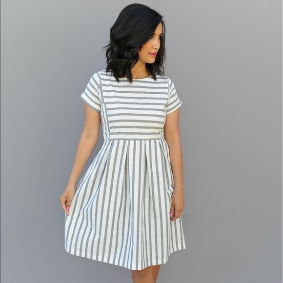 Dresses & Skirts - NEW Grey Stripe Pocket Dress
