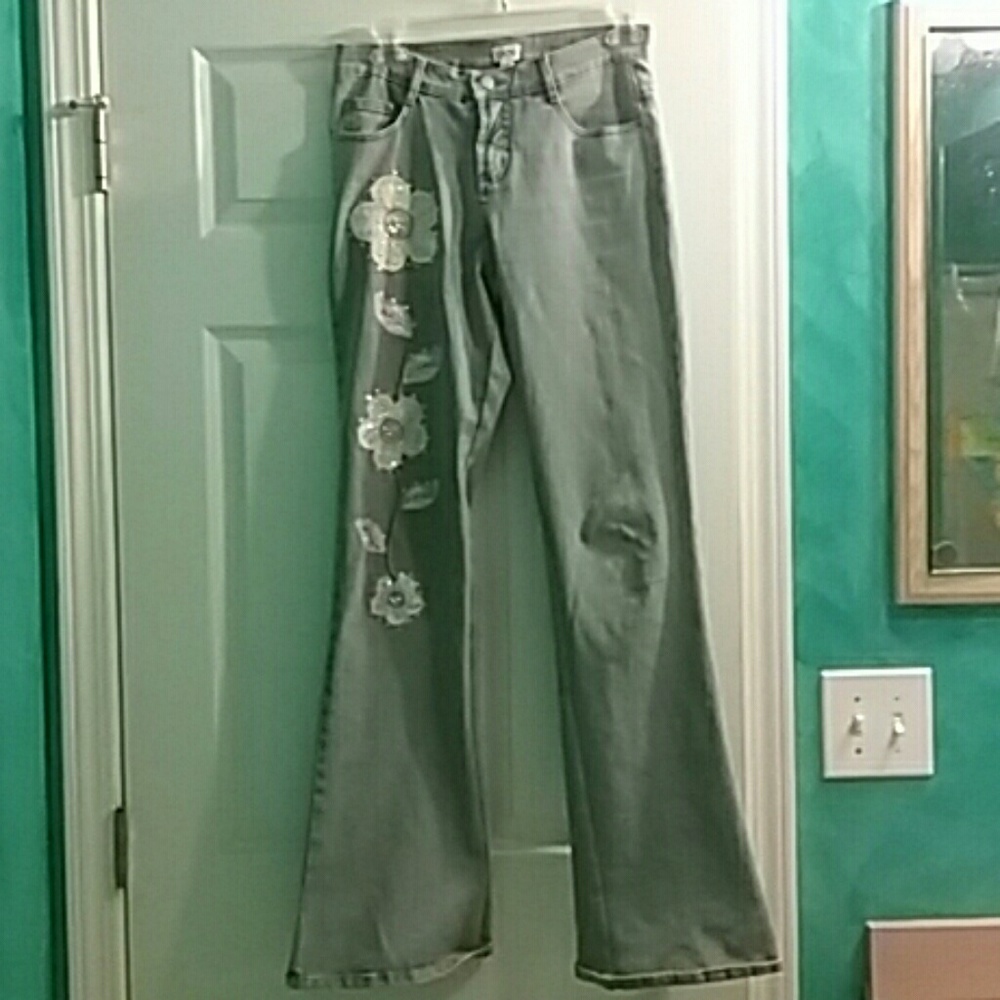 Blue Cache Bohemian Embroidered Flower Jeans