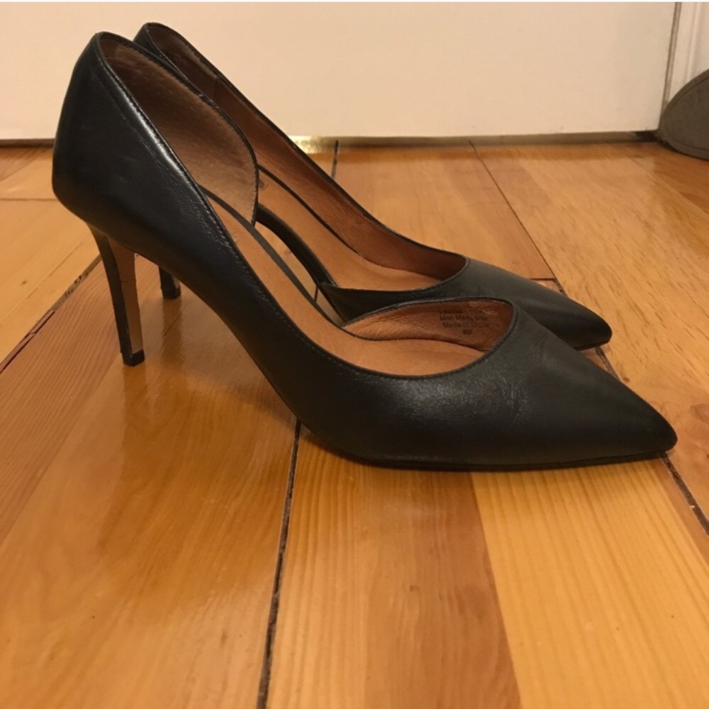 Halogen Black Leather Marlie Pointy Toe Pump