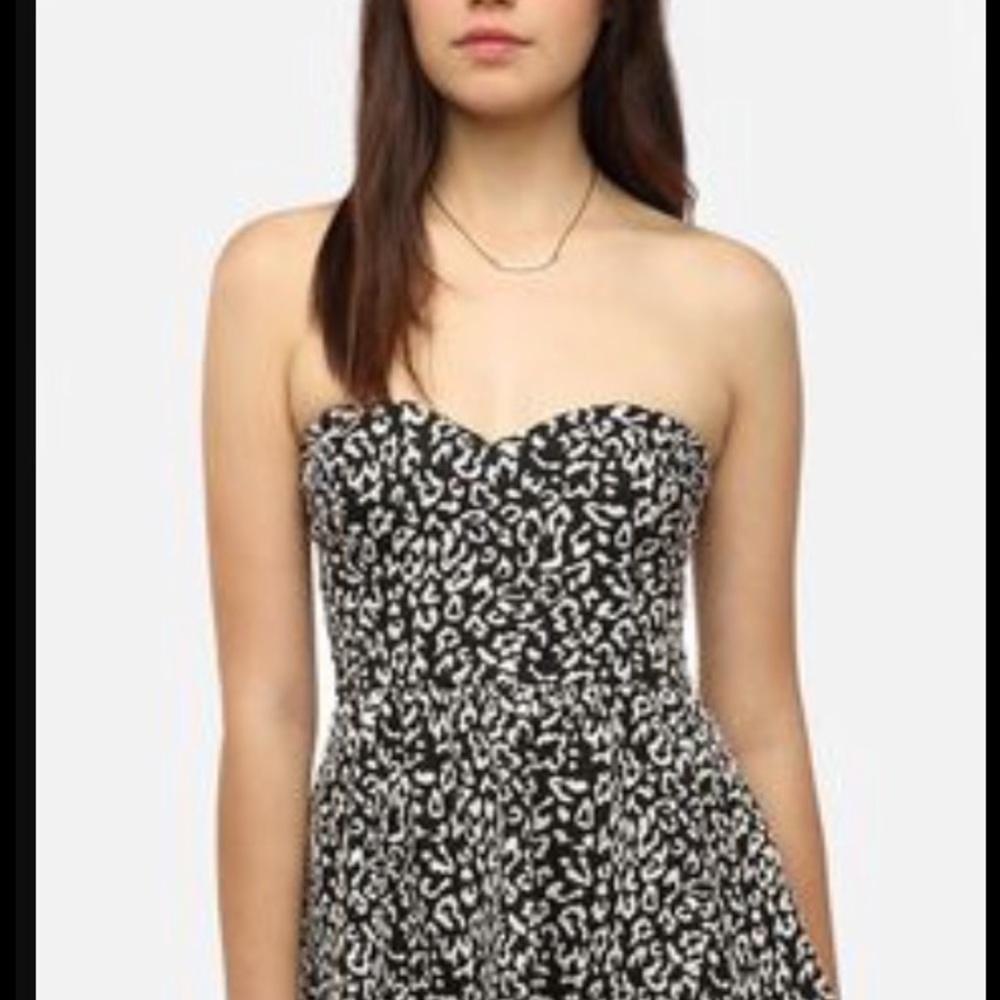 Urban Outfitters Strapless Top Size M
