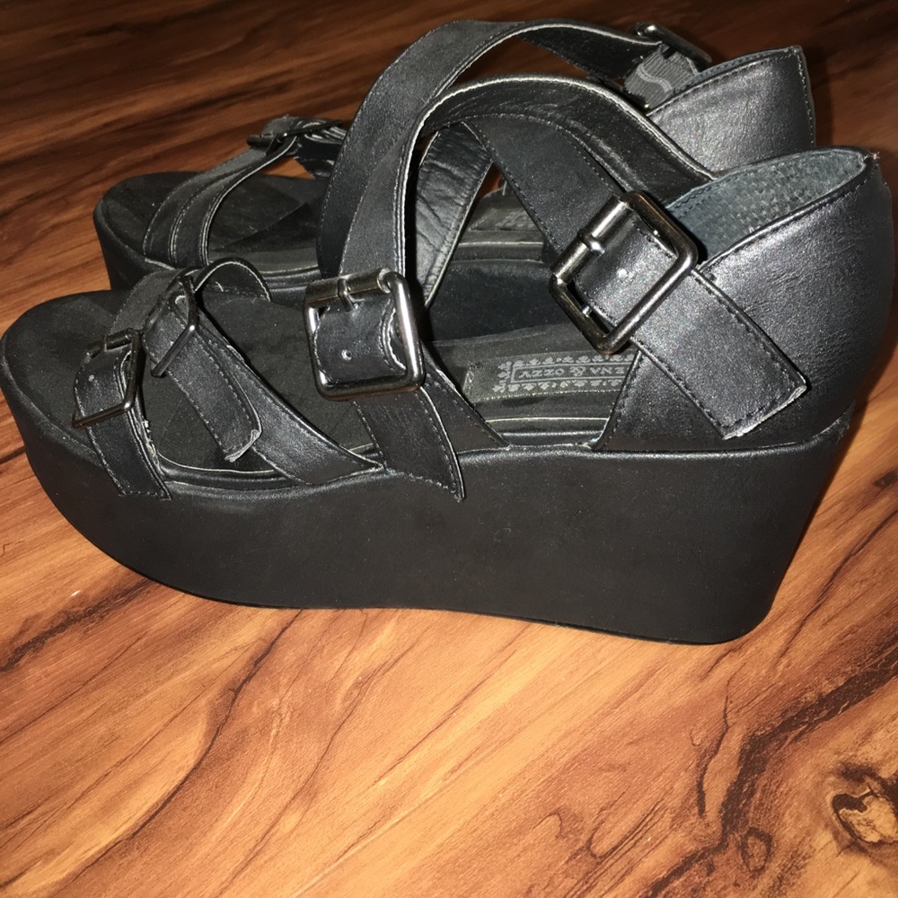 Deena & Ozzy black platforms - Picture 2 of 3