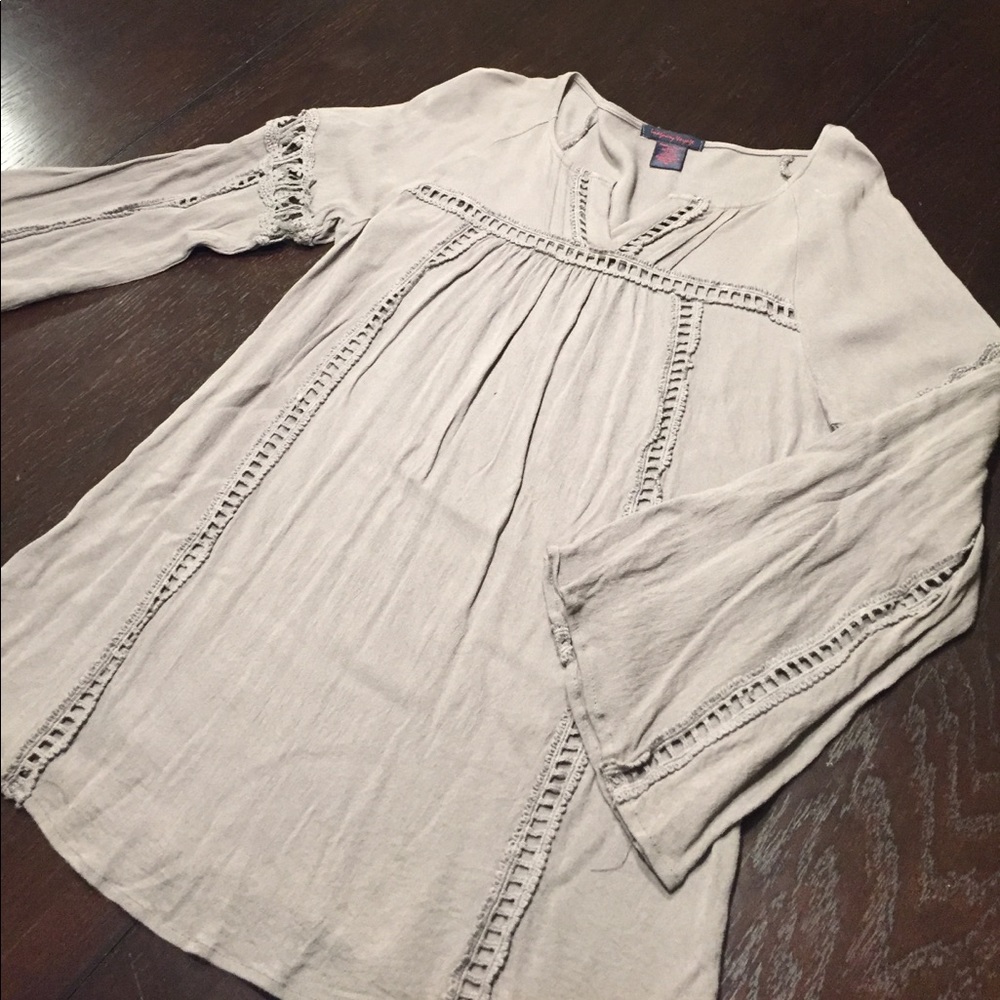 Gray 3/4 sleeve top with cut out accents.