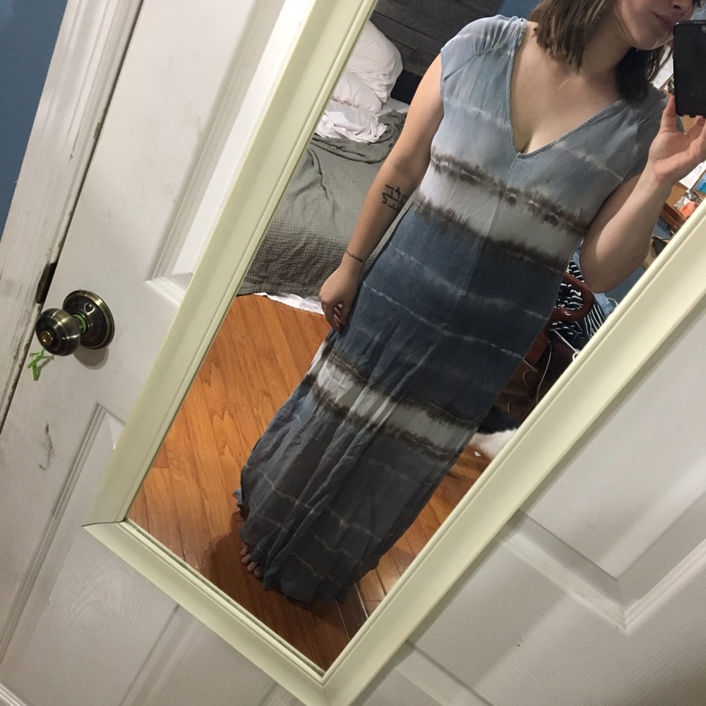 Sleeveless dress