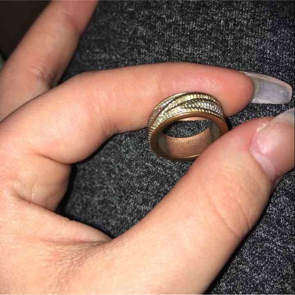 pretty ring - Picture 2 of 2