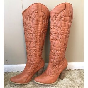 💥DONATING SOON💥Burnt orange boots with heel