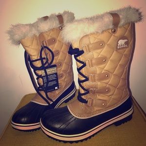 BRAND NEW SOREL WINTER BOOTS