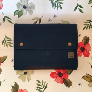 Knomo portable organizer