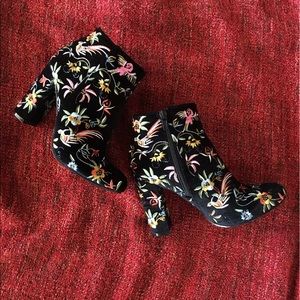 GORGEOUS EMBROIDERED HEELED BOOTIES