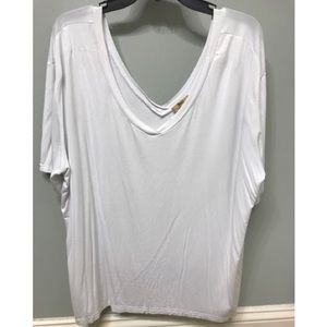 White short sleeve piko shirt