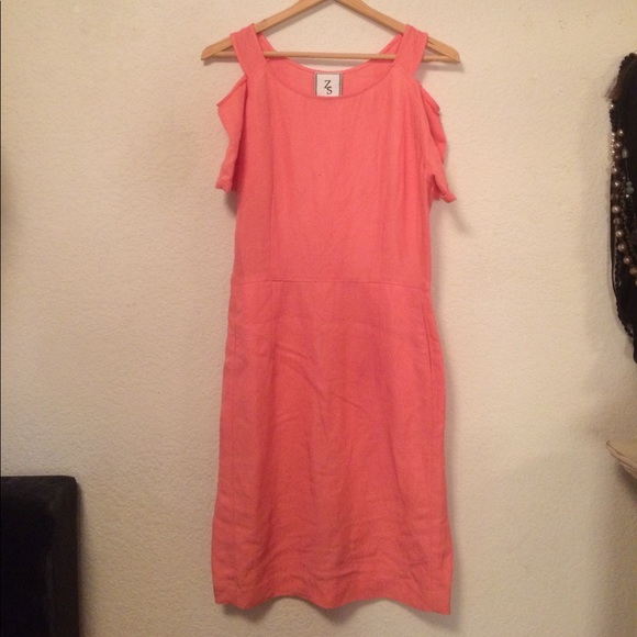 CONTEMPORARY COLD SHOULDER DRESS - Picture 4 of 8