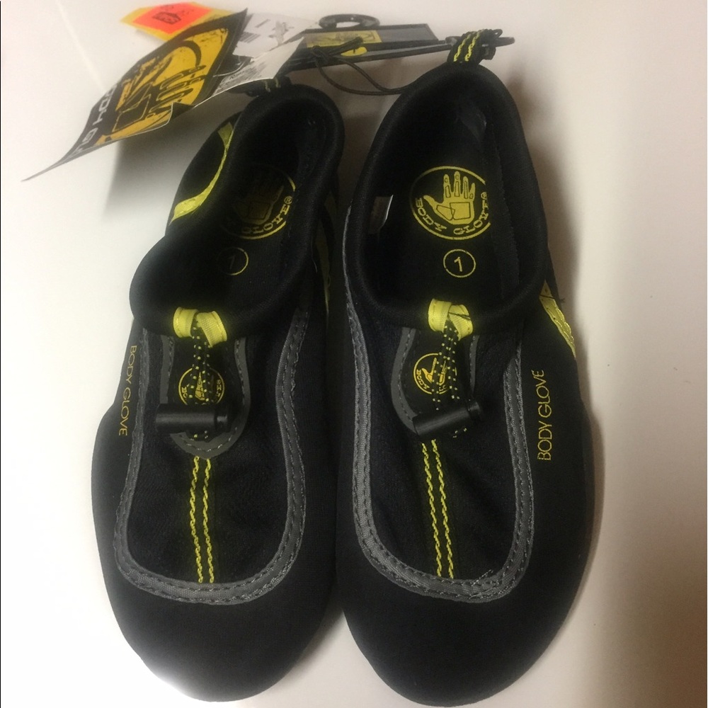 BNWT Boys Body Glove water shoes.