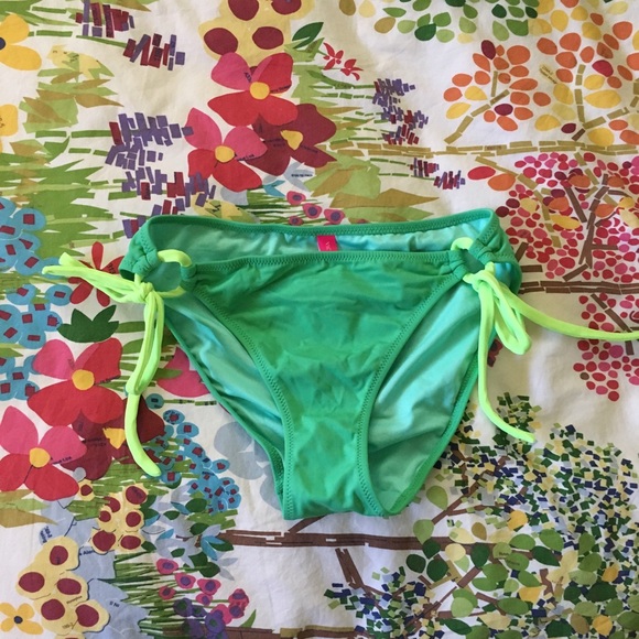 Victoria's Secret Other - Green Victoria's Secret bikini bottoms👙