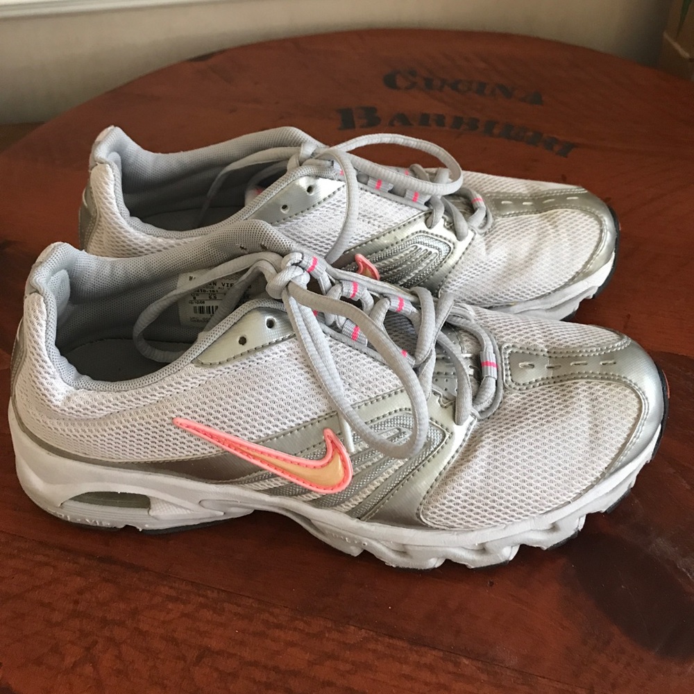 Gym shoes - Picture 3 of 4