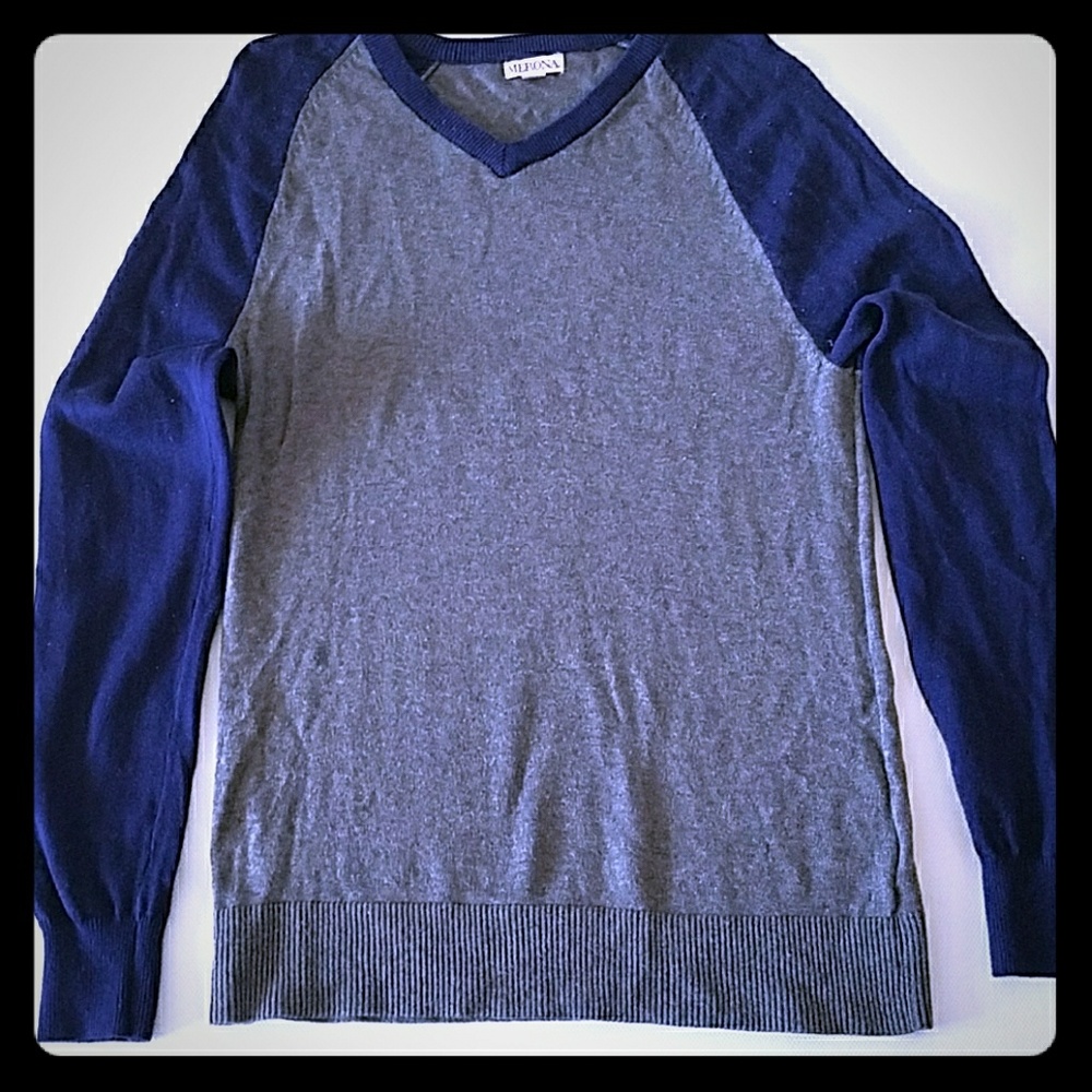 Pullover V-Neck Bi-Color Sweater